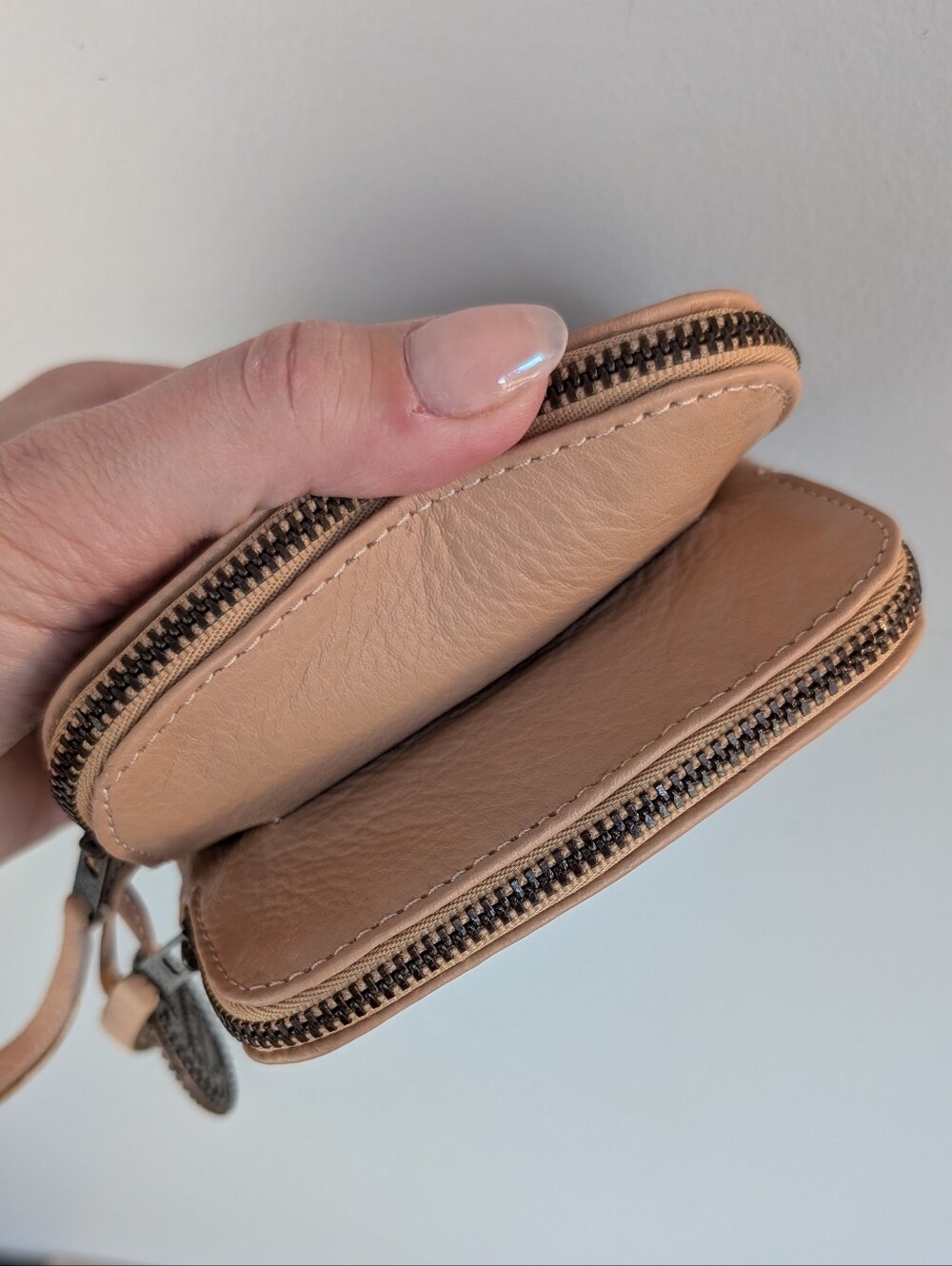 The Wanderers Travel Co. Zippered Leather Wallet, Pale Pink / Tan - Picture 9 of 15